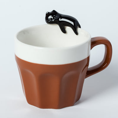 Cat On The Rim Mug in coffee brown.